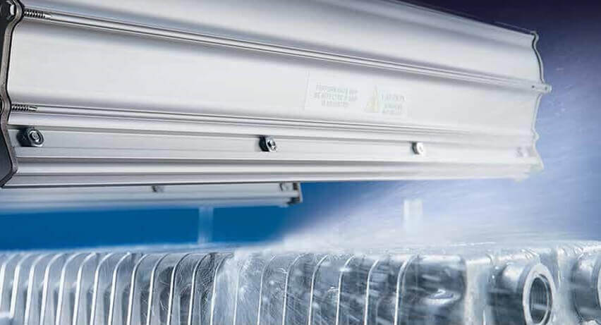 Luftmesser-System für präzise Trocknung und Reinigung in industriellen Anwendungen, ideal für Oberflächenbehandlung.